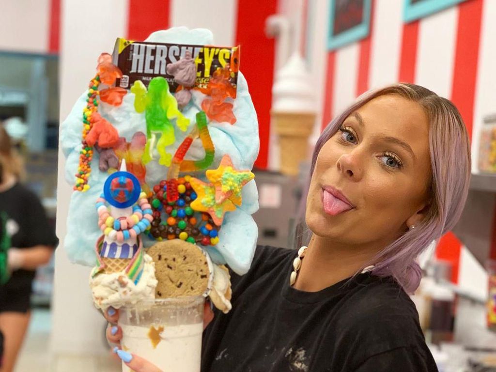 Wow! Ada Milkshake Raksasa dengan Berat 2,2 Kilogram Wow! Ada Milkshake Raksasa dengan Berat 2,2 Kilogram
