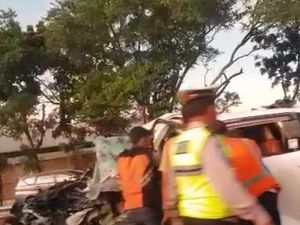 Mobil Tabrak Truk Berhenti di Tol Belmera Sumut, 1 Orang Tewas