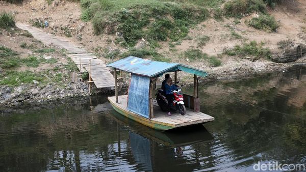 Jasa Penyeberangan Perahu Eretan Masih Diminati Warga