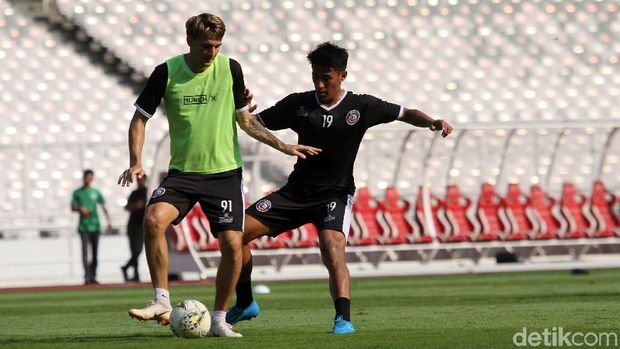 Arema FC Sambangi Persija dalam Kondisi Pincang