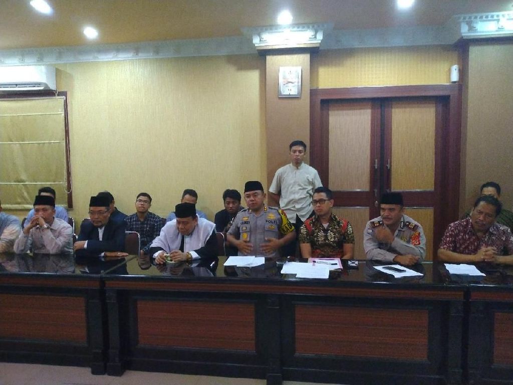 Polisi Minta FUI Sabar soal Proses Hukum Wanita Pembawa Anjing ke Masjid Polisi Minta FUI Sabar soal Proses Hukum Wanita Pembawa Anjing ke Masjid