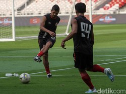 Persija Jakarta melakukan latihan ringan di SUGBK, Jakarta, Jumat (2/8/2019).