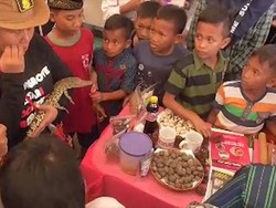 Hih! Pameran Reptil di Sulbar Bikin Pengunjung Ketakutan