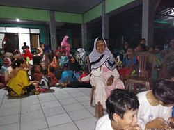Potret Warga Serang Mengungsi Usai Gempa Banten