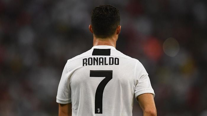 Cristiano Ronaldo sempat mempertimbangkan pindah ke AC Milan. (Foto: Claudio Villa / Getty Images)