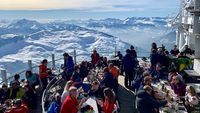 Brrr! Ini Le Panoramic, Resto di Atas Puncak Gunung Salju