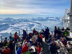 Brrr! Ini Le Panoramic, Resto di Atas Puncak Gunung Salju