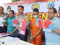 Panti Pijat di Kediri Digerebek Karena Tawarkan Threesome, Berapa Tarifnya?