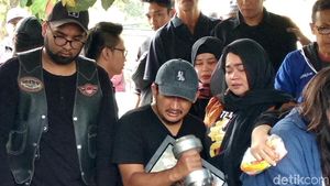 Isak Tangis dan Barbel di Pemakaman Agung Hercules