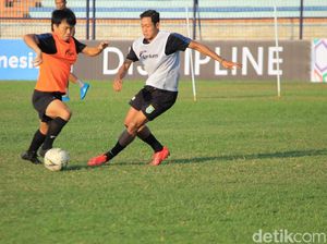 Bentrok dengan Pekan Raya, Badak Lampung Vs Persela Ditunda