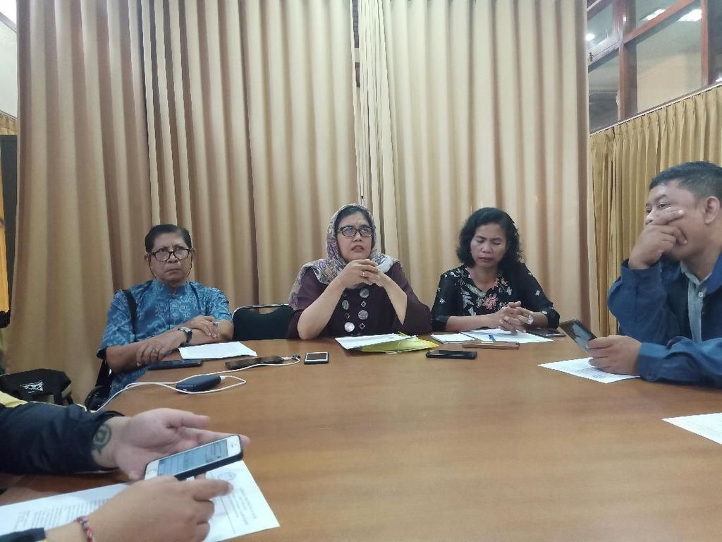 Anak 11 Tahun di Bali Dianiaya Ayah hingga Patah Tulang Anak 11 Tahun di Bali Dianiaya Ayah hingga Patah Tulang