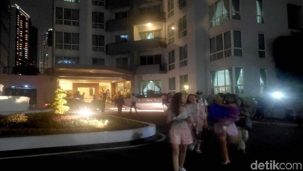 Potret Kepanikan Penghuni Apartemen Saat Digoyang Gempa