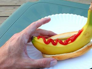 Asal Campur, Barisan Makanan Ini Punya Topping yang Aneh dan Ngasal