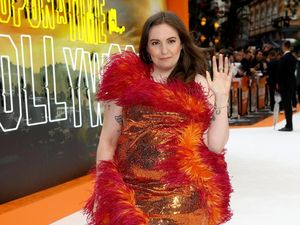 Astaga, Aktris Ini Main Sosor Brad Pitt di Gala Premier