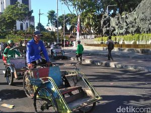 Ratusan Pengemudi Bentor Surabaya Demo di Kantor Gubernur