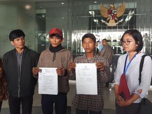 4 Pengamen Cipulir Laporkan Hakim PN Jaksel ke KY 4 Pengamen Cipulir Laporkan Hakim PN Jaksel ke KY