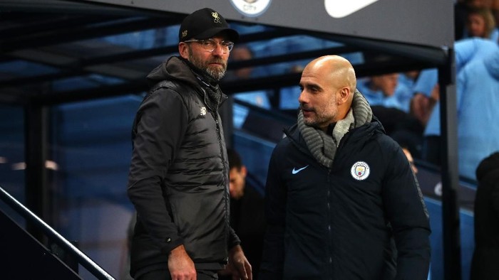 MANCHESTER, ENGLAND - JANUARY 03:  Jurgen Klopp, Manager of Liverpool shakes hands with Josep Guardiola, Manager of Manchester City prior to the Premier League match between Manchester City and Liverpool FC at the Etihad Stadium on January 3, 2019 in Manchester, United Kingdom.  (Photo by Clive Brunskill/Getty Images)