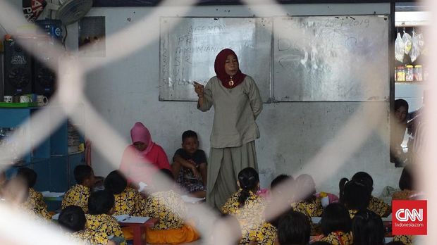 Anak-anak Kampung Kumuh Menggapai Pendidikan (EBG)