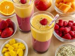 Lengkapi Bekal Sekolah si Kecil dengan Strawberry Mango Smoothie