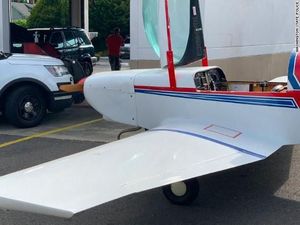 Gangguan Mesin, Pesawat Ini Mendarat Darurat di Jalanan Ramai