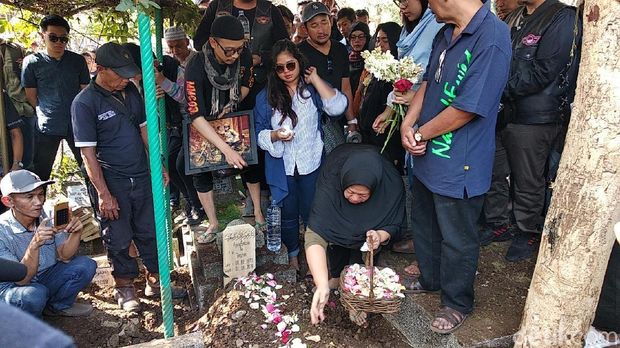 Suasana pemakaman Agung Hercules/ 