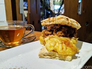 Braga Art Cafe : Menikmati Nasi Goreng Sunda Sambil Ngemil Colenak Mewah Braga Art Cafe : Menikmati Nasi Goreng Sunda Sambil Ngemil Colenak Mewah