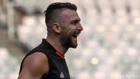 Simic juga terlihat berlatih.