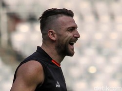 Simic juga terlihat berlatih.