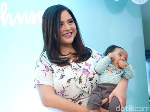 Rasa Bersalah Tasya Kamila Saat Anak Alami Billirubin Tinggi