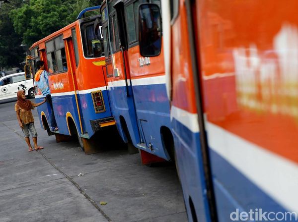 Mobil di Atas 10 Tahun dan Tidak Lulus Emisi Dilarang Beroperasi