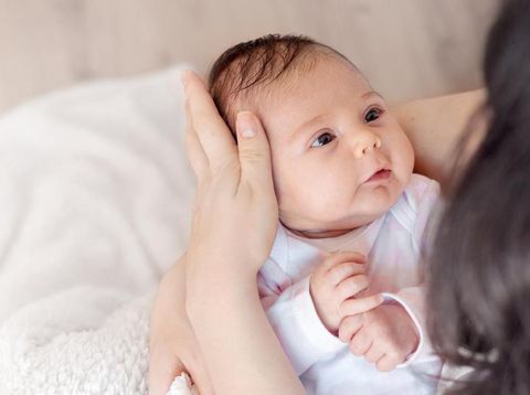 Bunda, Kenali Penyebab Si Kecil Mogok Nyusu