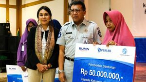 Serahkan Santunan Kecelakaan Kerja