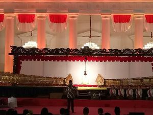 Sambut HUT RI Ke-74, Jokowi Saksikan Wayangan di Istana