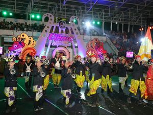 Banyuwangi Angkat Budaya Nusantara Lewat Festival Drumband Etnik