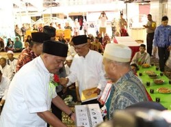 Gubernur Olly Imbau Warga Saling Tolong Menolong Tanpa Pandang Ras