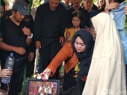 Melepas Agung Hercules Santoso