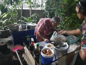Netizen Beri Rp 462 Juta untuk Kakek Penjual Bubur yang Tak Laku Netizen Beri Rp 462 Juta untuk Kakek Penjual Bubur yang Tak Laku