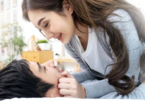 3 Posisi Bercinta Menyenangkan untuk Si Aquarius