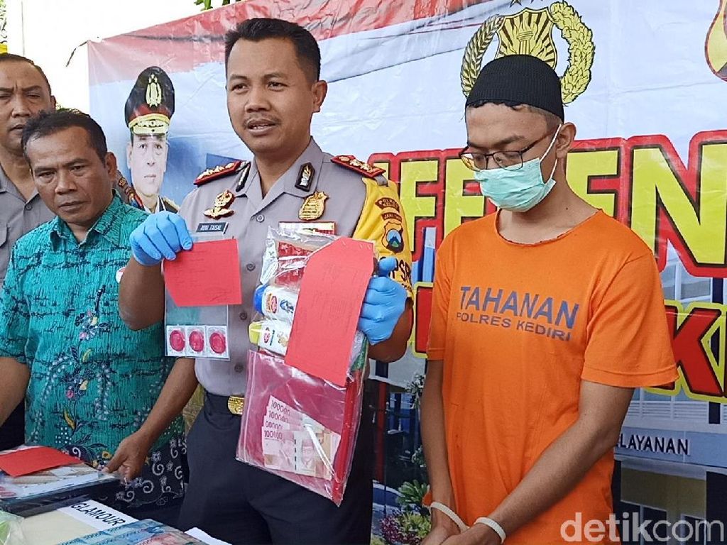 Sediakan Layanan Threesome, Panti Pijat di Kediri Digerebek Sediakan Layanan Threesome, Panti Pijat di Kediri Digerebek