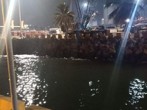 Ketinggian Air di Pantai Banten Normal