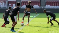 Latihan Hamka Hamzah dkk dimulai pukul 7.30 pagi WIB.