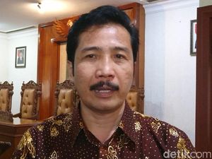 KPK Tahan Eks Ketua DPRD Tulungagung Tersangka Suap Pengesahan APBD KPK Tahan Eks Ketua DPRD Tulungagung Tersangka Suap Pengesahan APBD