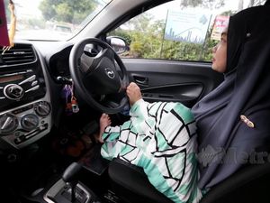 Kisah Wanita Tanpa Tangan Belajar Setir Mobil Sendiri, Alasannya Bikin Haru
