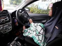 Kisah Wanita Tanpa Tangan Belajar Setir Mobil Sendiri, Alasannya Bikin Haru
