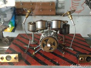 Warga Kuningan Sulap Onderdil Bekas Jadi Karya Seni