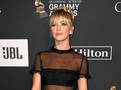 2 Tahun Menikah, Mantan Pacar Ryan Seacrest Ungkap Dirinya Biseksual