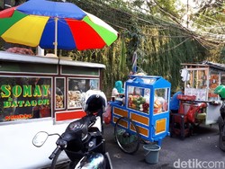 Ada Bakso Malang Ketupat dan Siomay Mantul di Dekat RS Mata Aini