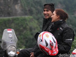 Darius Ajak Donna Keliling India Naik Motor