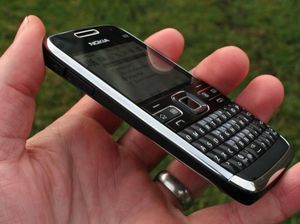 Nostalgia Nokia E72, HP Andalan untuk Terkam BlackBerry Nostalgia Nokia E72, HP Andalan untuk Terkam BlackBerry
