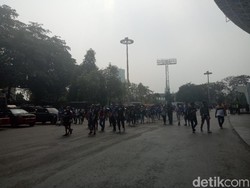 The Jakmania dan Aremania Jadi Satu di Stadion Utama GBK
